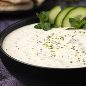 Vegan tzatziki in a black bowl.